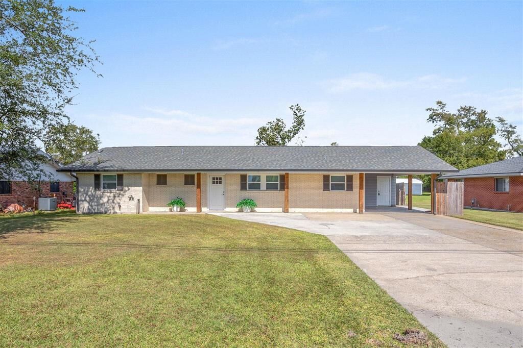 Property Photo:  312 Ward Lane  LA 70663 