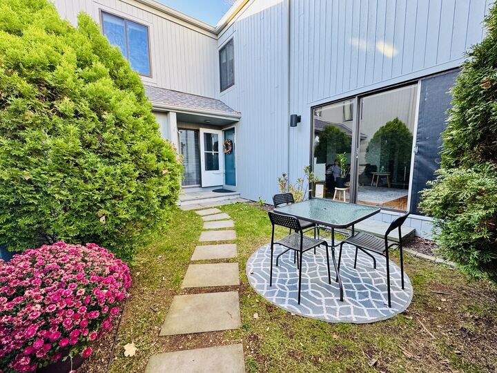 Property Photo:  7 Sandlewood Lane 7  CT 06877 