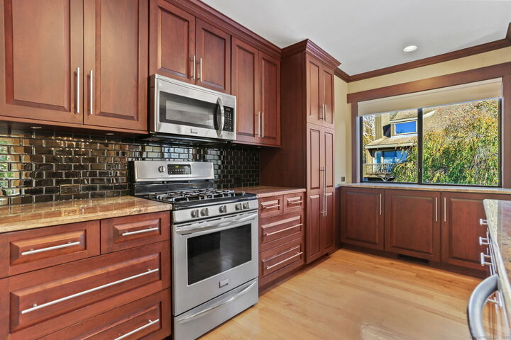 Property Photo:  375 Piute Lane A  CT 06614