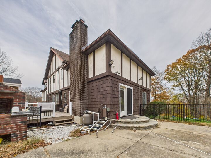 Property Photo: 6 Holley Lane CT 06712