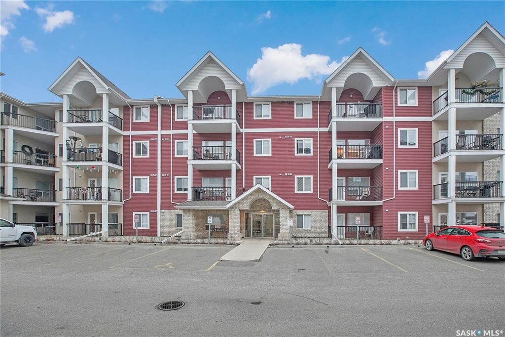 Property Photo:  150 Pawlychenko Lane 211  SK S7V 0B4 