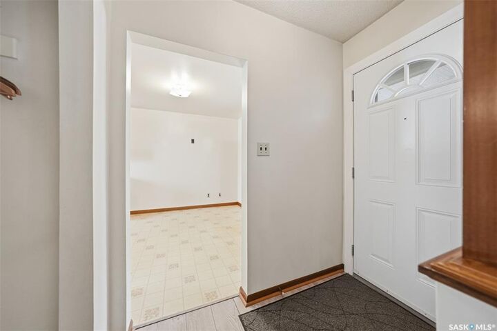 Photo de la propriété:  910 35th Street W  SK S7L 0Y3