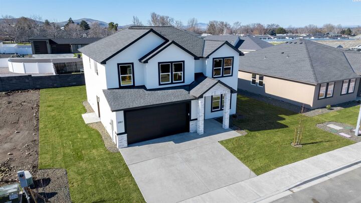 Property Photo: 1087 N Grant Place WA 99336