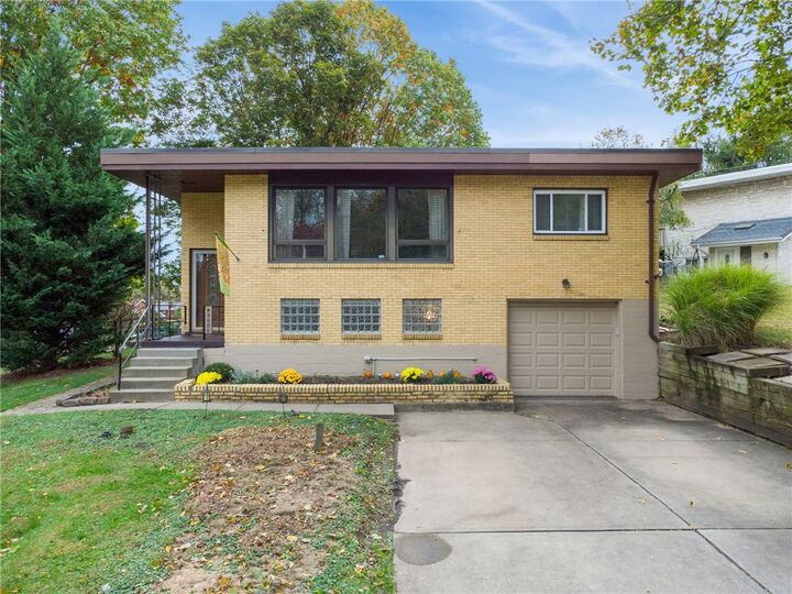 Property Photo:  3608 Rosebriar Avenue  PA 15116 