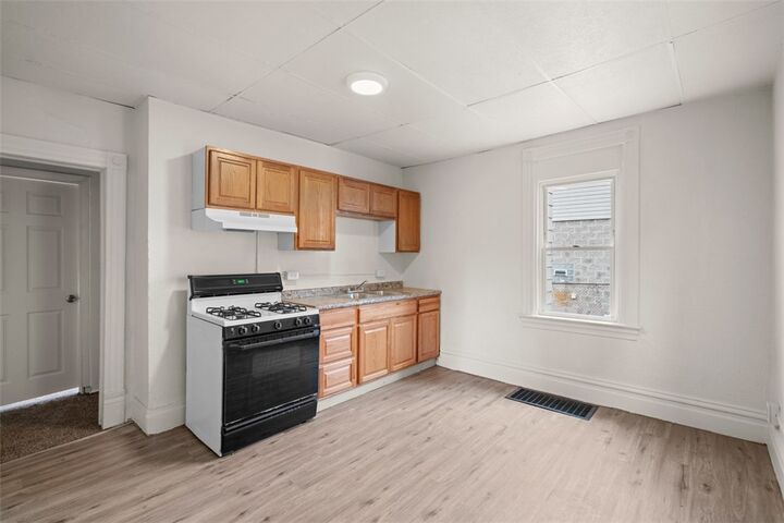 Property Photo:  405 Main St  PA 15108