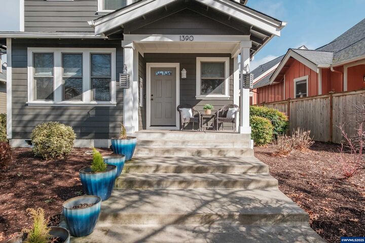 Property Photo:  1390 Gwinn St E  OR 97361 