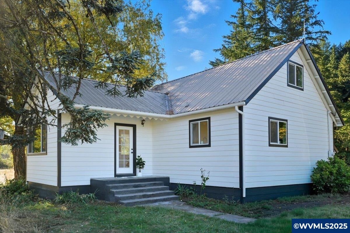 Property Photo:  18247 S Hwy 211  OR 97038