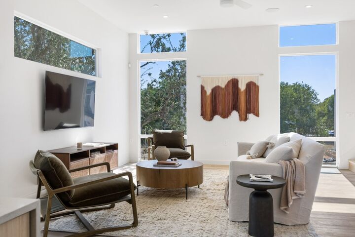 10721 Desert Trail  Austin TX 78758 photo