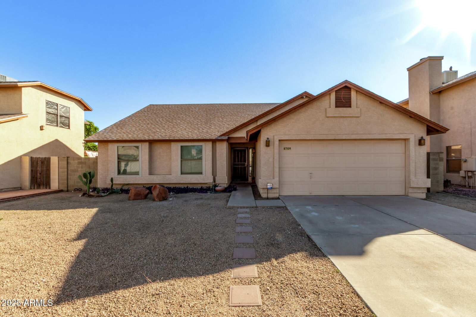 Property Photo: 8709 W Cambridge Avenue AZ 85037