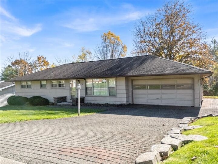 9 Canterbury Drive  Endicott NY 13760 photo