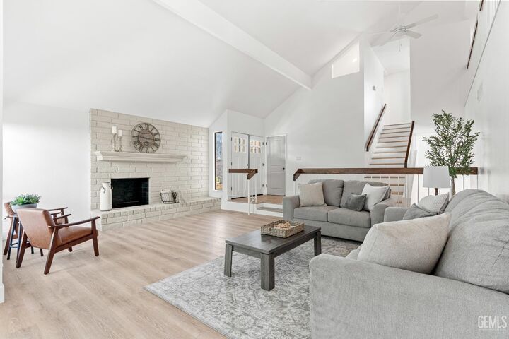 Property Photo: 7209 Outingdale Drive CA 93309