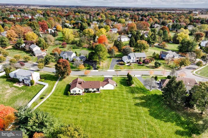 Property Photo:  5 Glengarry Way  NJ 08550