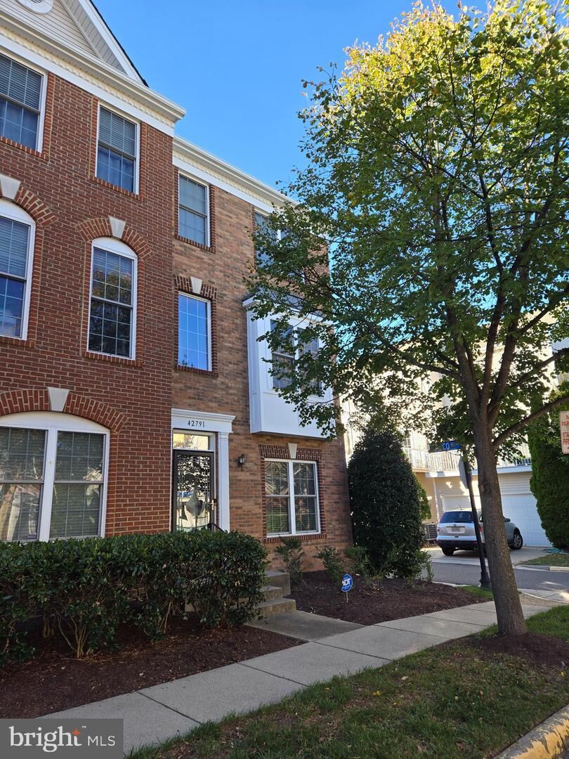 Property Photo:  42791 Flannigan Terrace  VA 20152