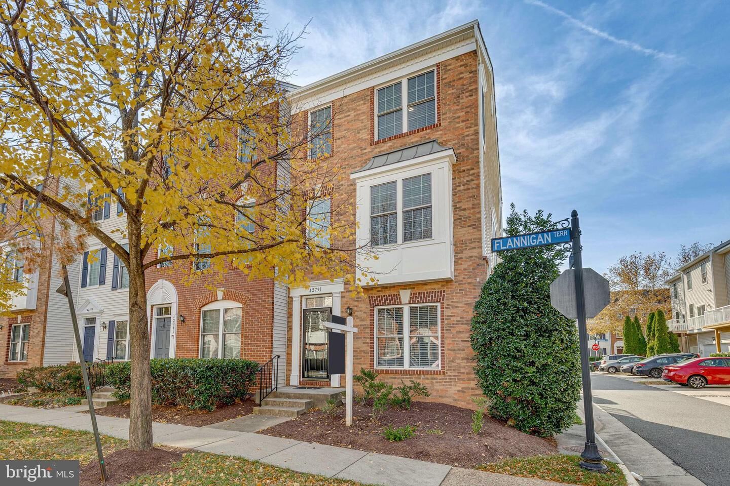 Property Photo: 42791 Flannigan Terrace VA 20152