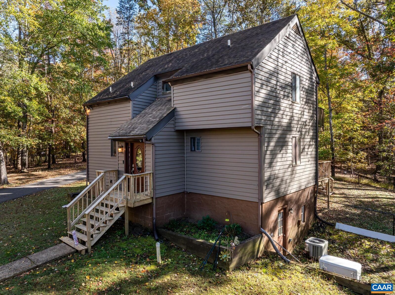 Property Photo: 2530 Gillums Ridge Ln VA 22903