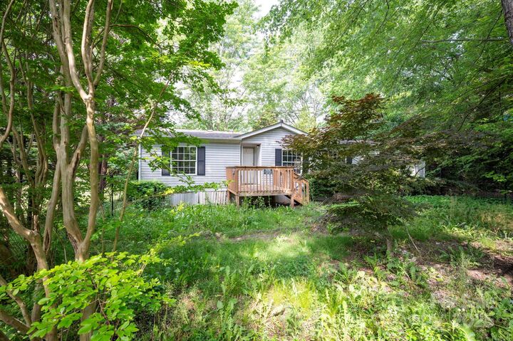 Property Photo:  6 Wisteria Court  NC 28806 