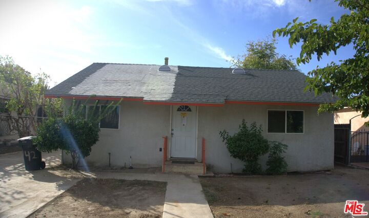 Property Photo: 421 Wilkins St CA 93307