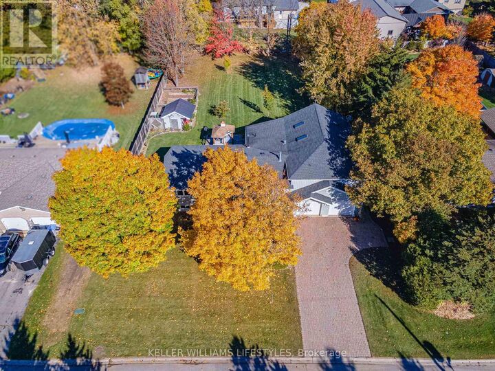 Property Photo:  11 Hawthorn Crescent  ON N0M 1A0 