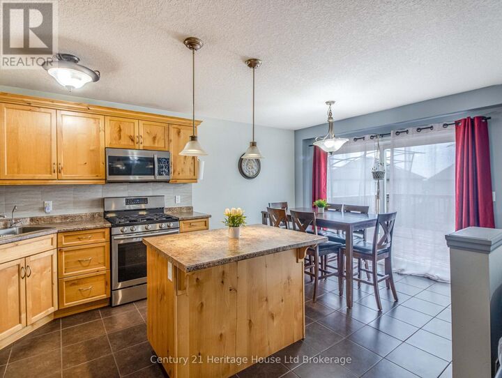 Property Photo:  702 Frontenac Crescent  ON N4V 0B1 