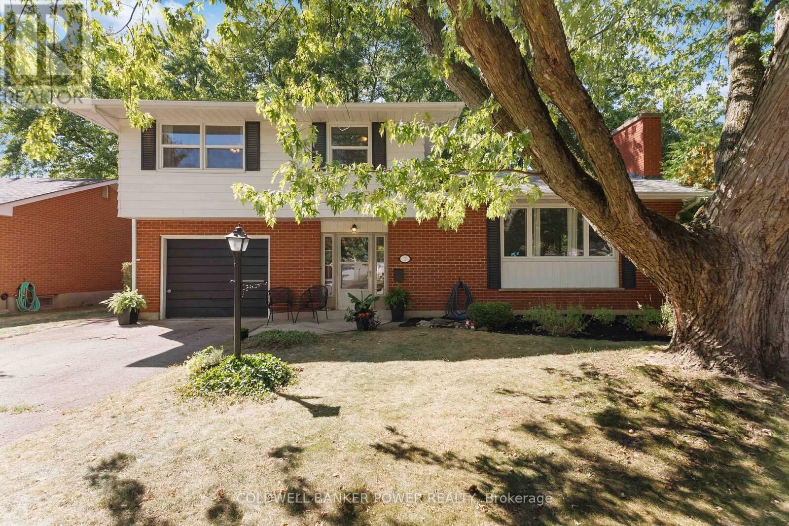 Property Photo:  1 McLeod Crescent  ON N5X 1S7 