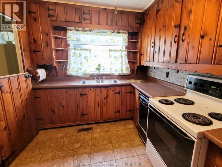Property Photo:  1720 Dufferin Avenue  ON N8A 2X4 