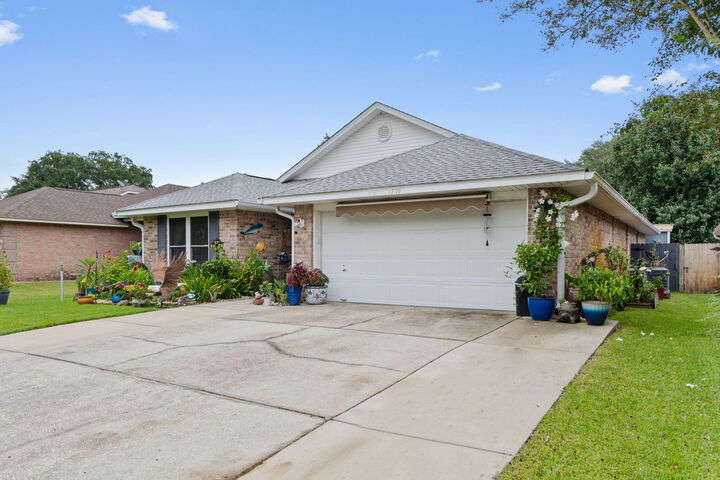 Property Photo:  1739 Ivalea Circle  FL 32566 