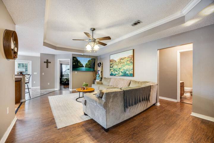 Property Photo:  203 8th Avenue  FL 32536