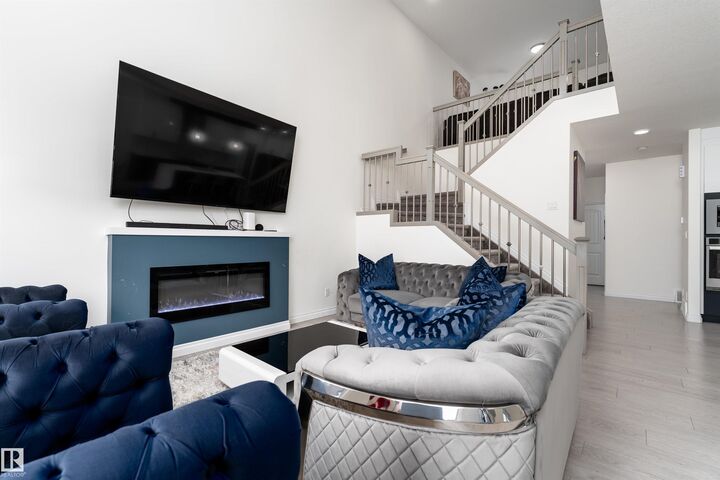 Property Photo: 5710 Cautley Crescent SW AB T6W 4X9