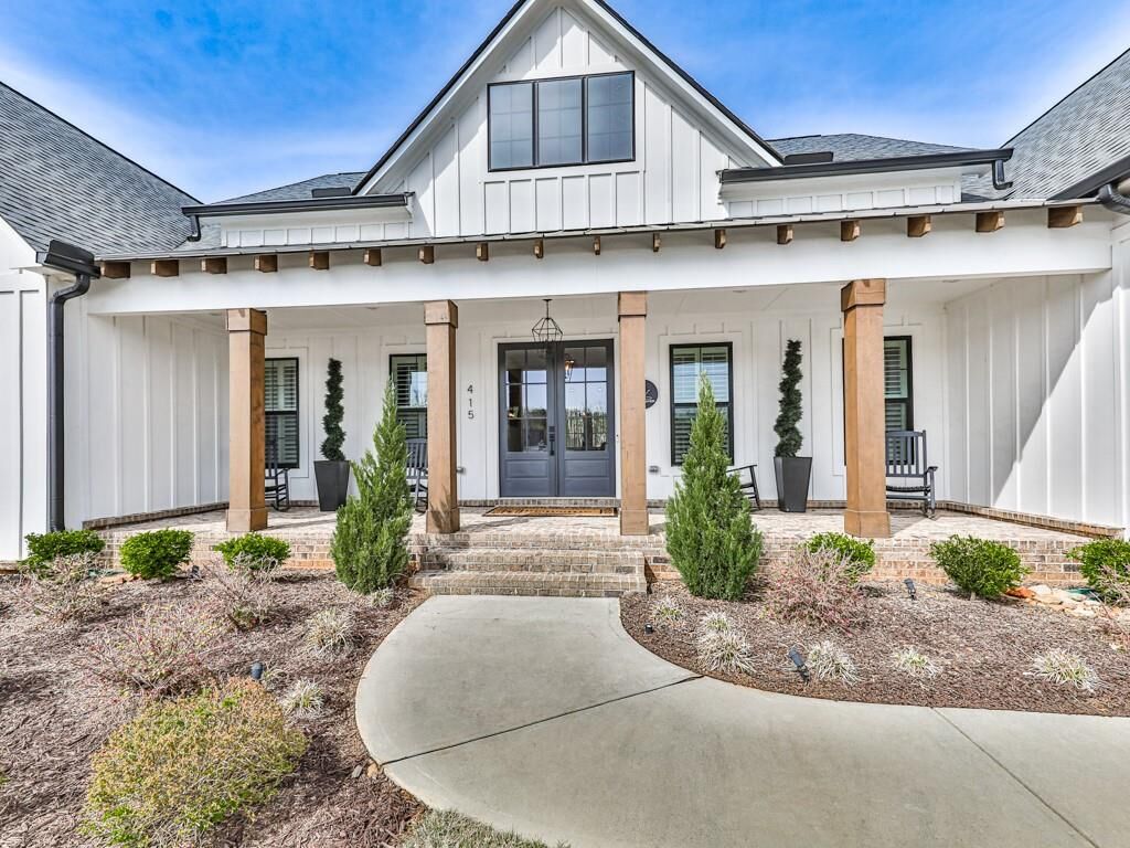 Property Photo:  415 London Road  GA 30107