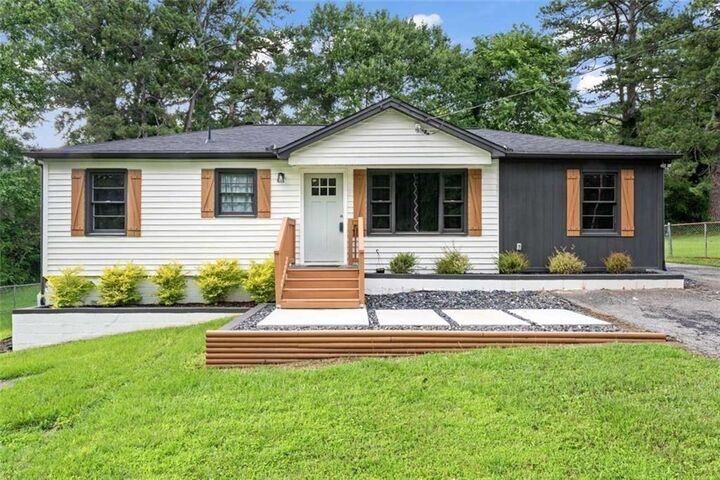 Property Photo:  1326 SW Stella Circle SW  GA 30126 