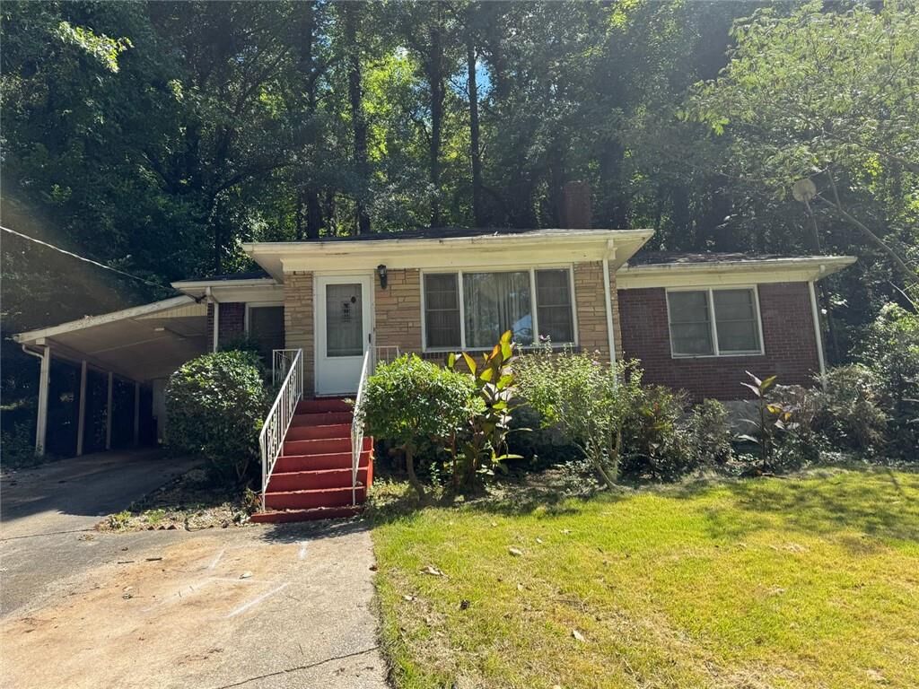 Property Photo:  2200 Beecher Circle SW  GA 30311