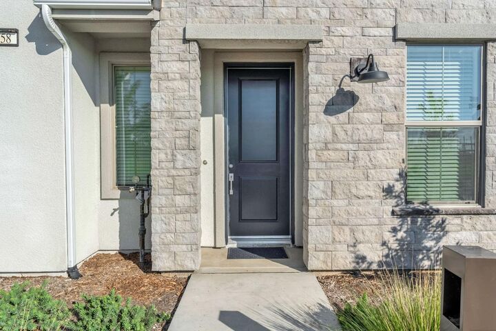 Property Photo:  554 W Mahogany Lane  CA 93611 