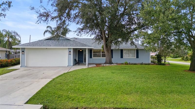 Property Photo:  2526 SW Hinchman St  FL 34984