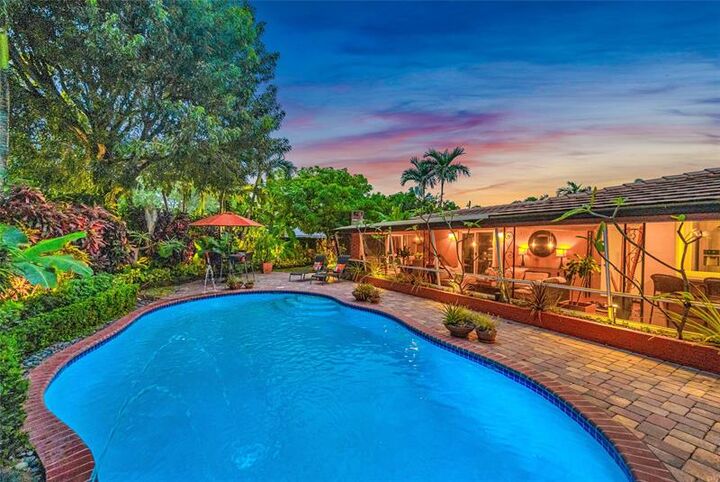 Property Photo: 4862 NE 4th Ave FL 33334