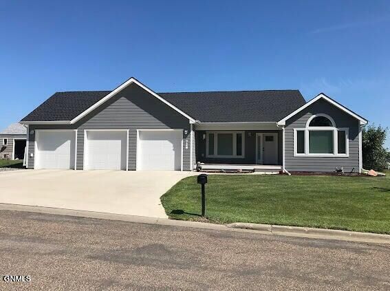 Property Photo:  728 3rd Street NW  ND 58523