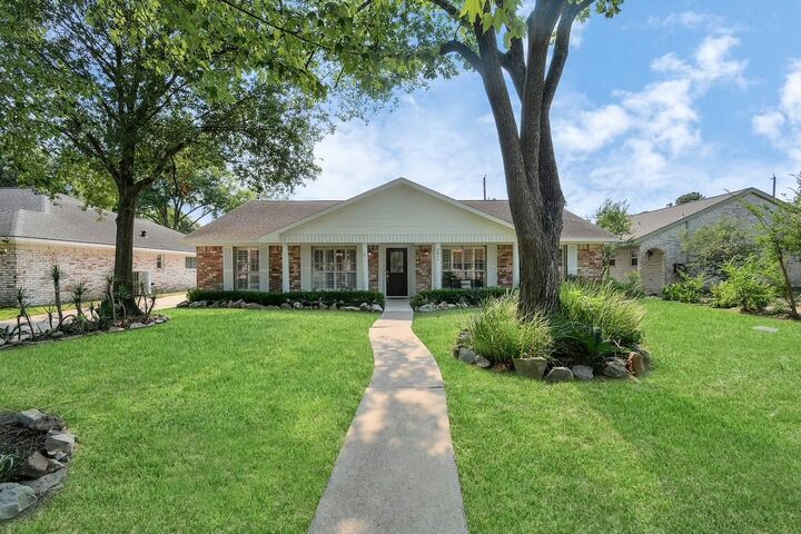 Property Photo:  9811 Rocktree Drive  TX 77040 