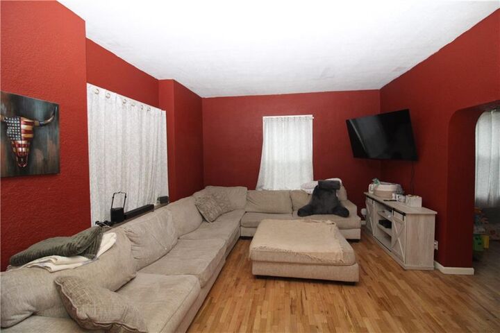 Property Photo: 1913 Holman Street MO 64501