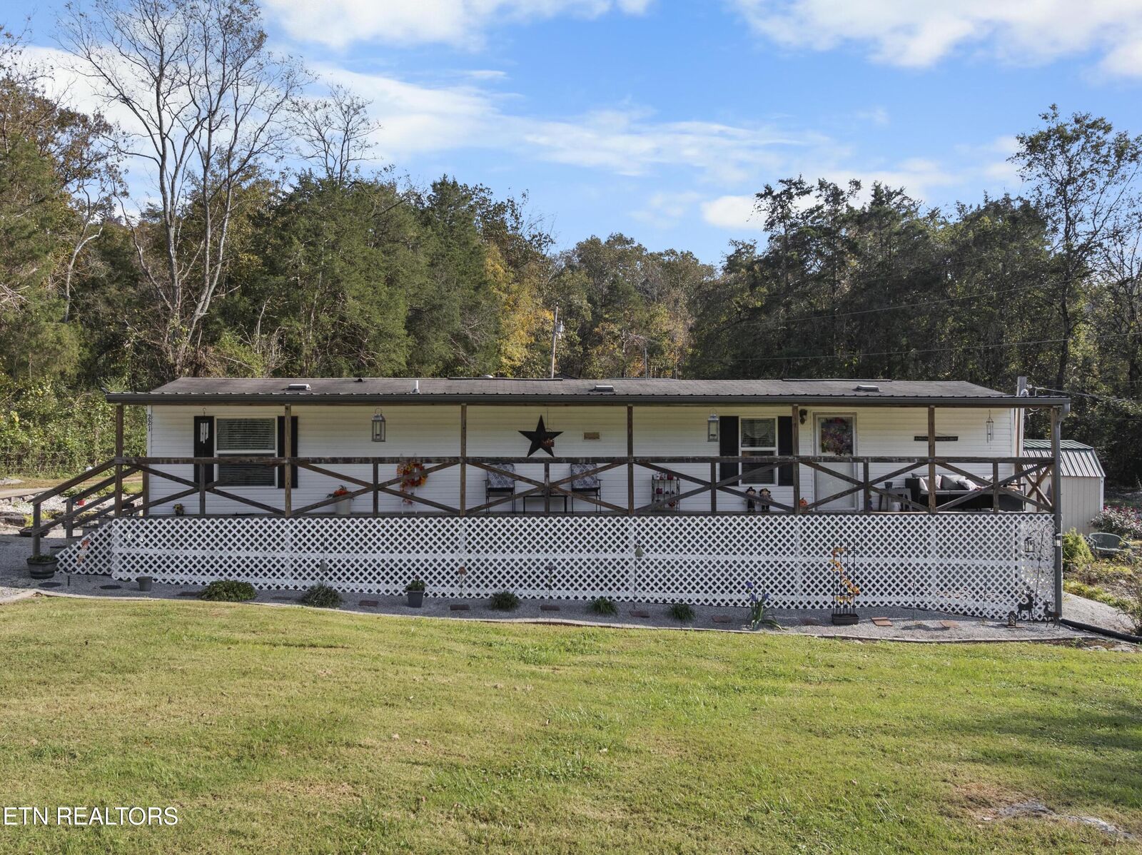 Property Photo:  221 Sinnamon Ln  TN 37861