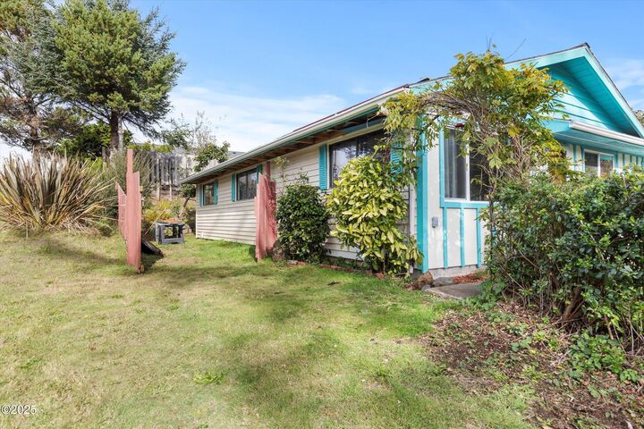 Property Photo:  252 NW 18th Street  OR 97365 