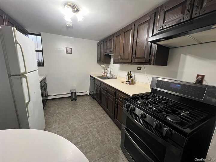 Property Photo:  100 Livingston Street 1B  NY 10705