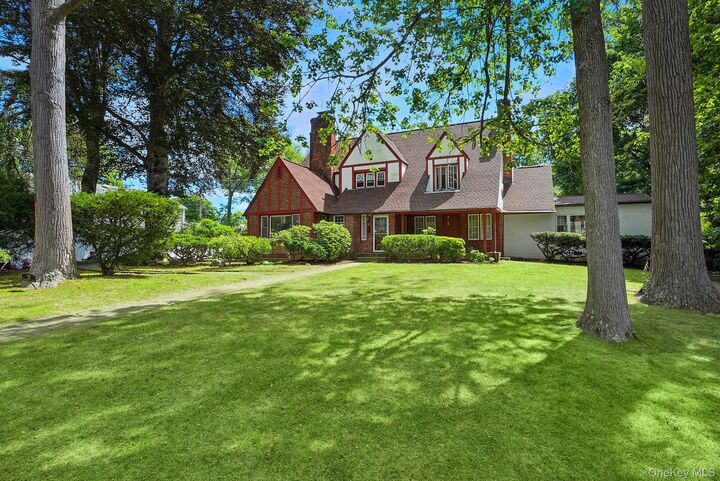 Property Photo:  11 Robinhood Road  NY 10605