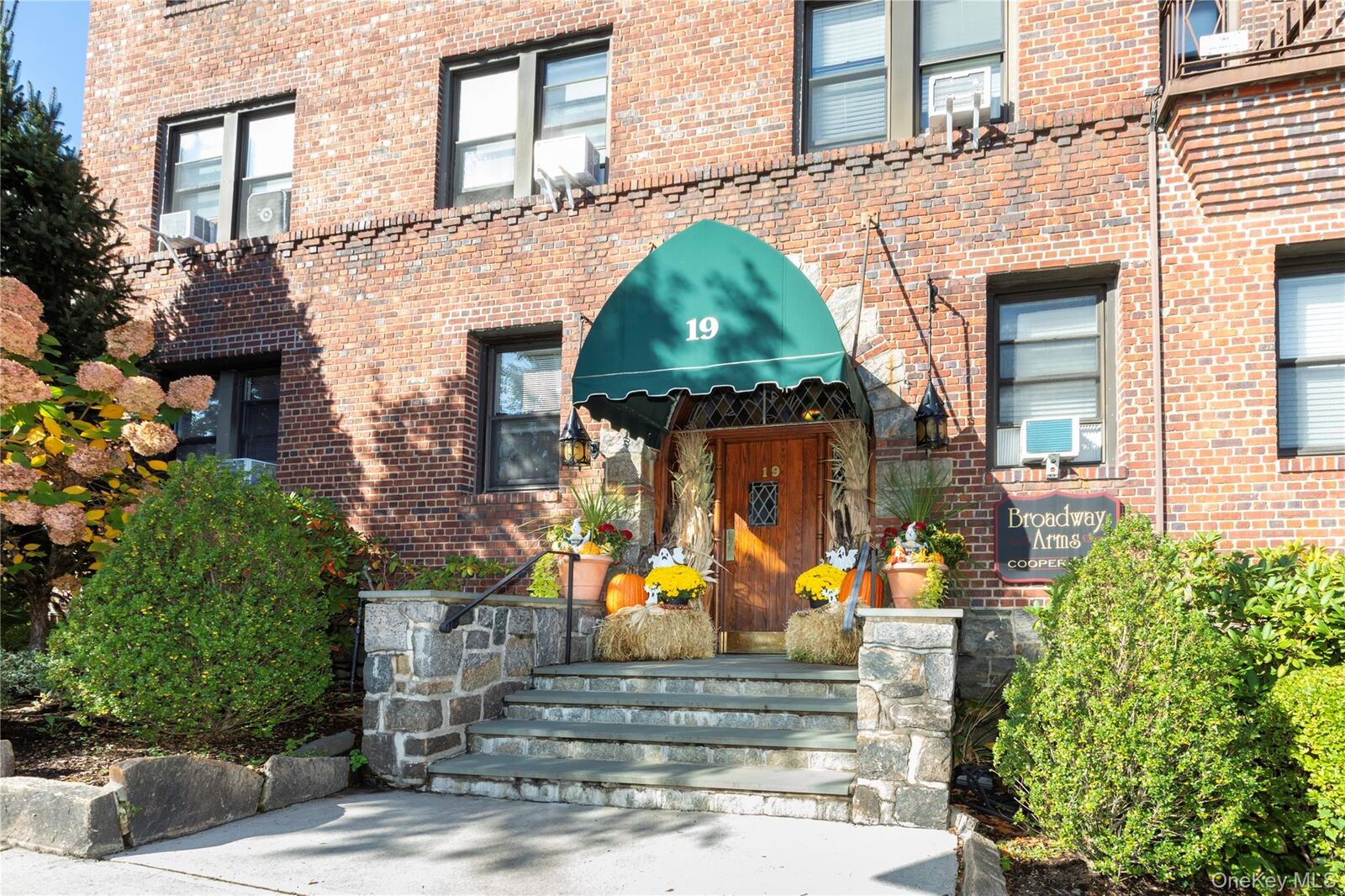 Property Photo: 19 South Broadway 4A NY 10591