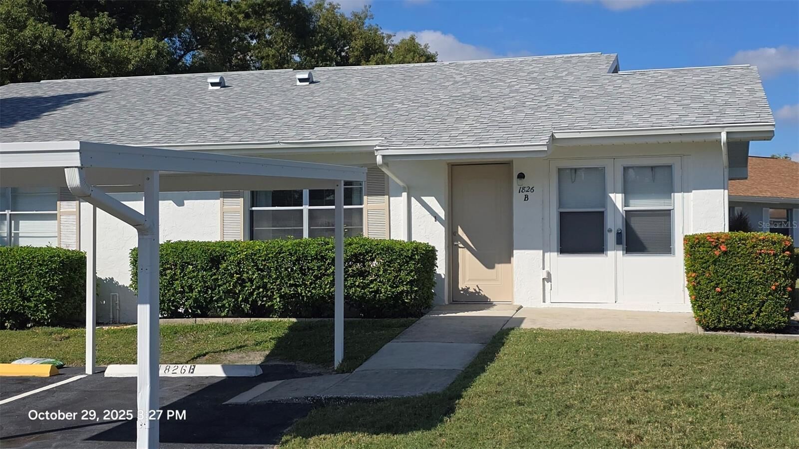 Property Photo: 1826 Foxhunt Drive B FL 33573