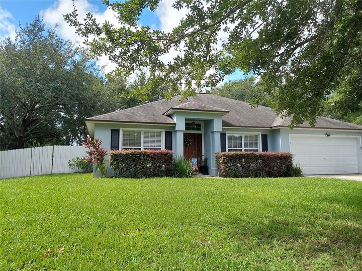 2236 Lake Pointe Circle  Leesburg FL 34748 photo