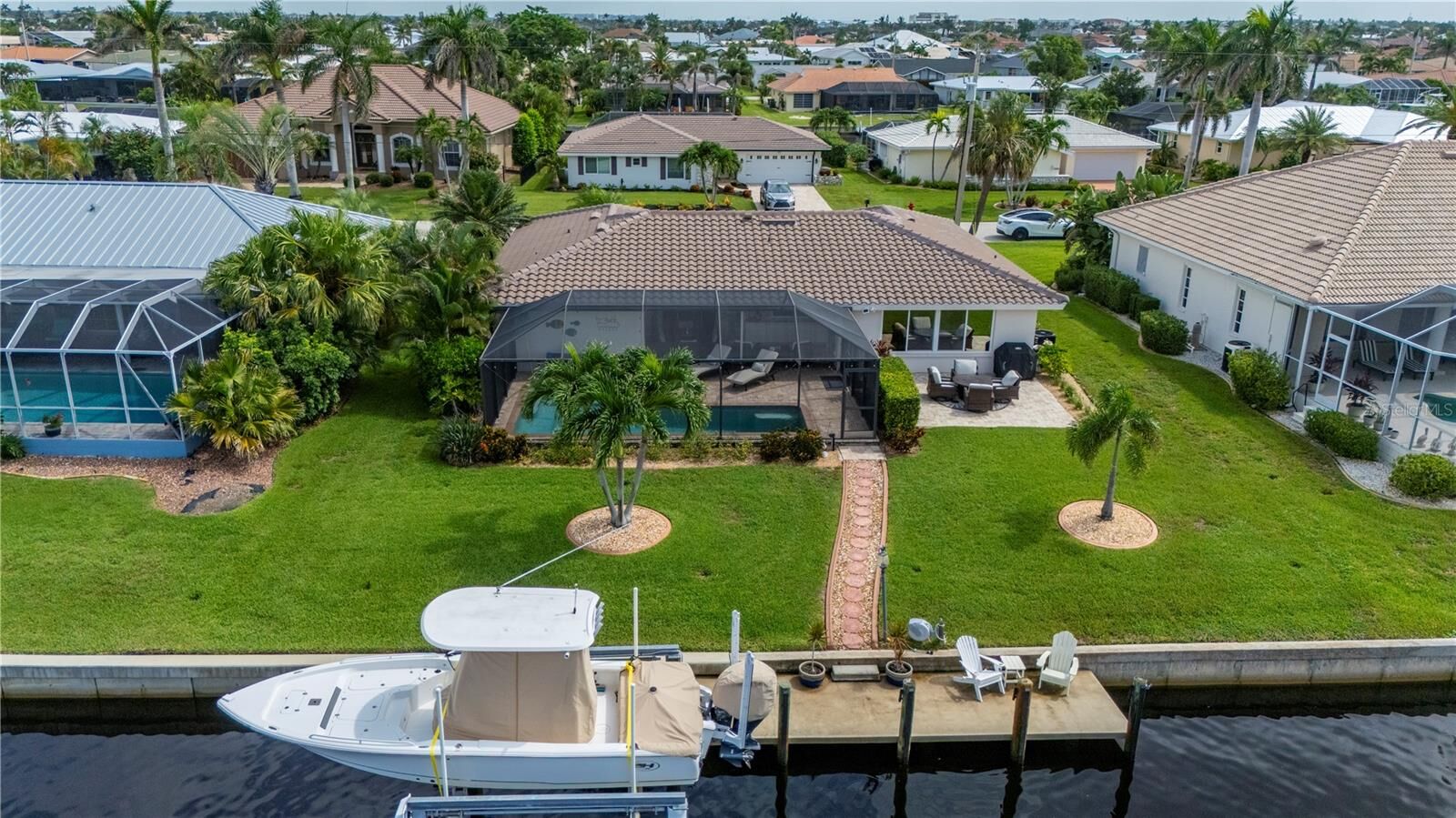 Property Photo:  2219 El Cerito Court  FL 33950 