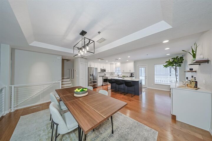 Property Photo:  2403 W Palm Drive 2  FL 33629