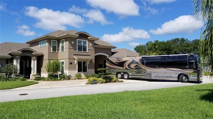 Property Photo: 414 Meandering Way FL 33868