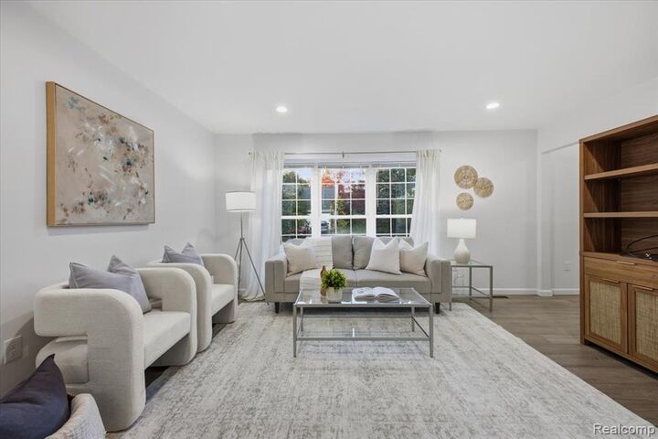 Property Photo:  712 Whitney Drive  MI 48307 2873 