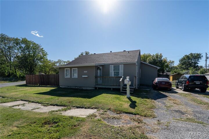 Property Photo: 1732 Sycamore Street IL 62040