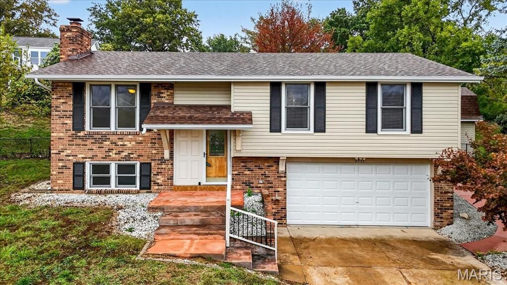 Property Photo:  2711 Windford Court  MO 63129